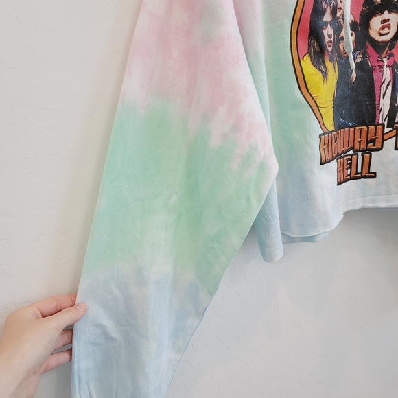 NWT AC/DC Tie Dye Graphic Cropped Hoodie Sweater M - Picture 6 of 16